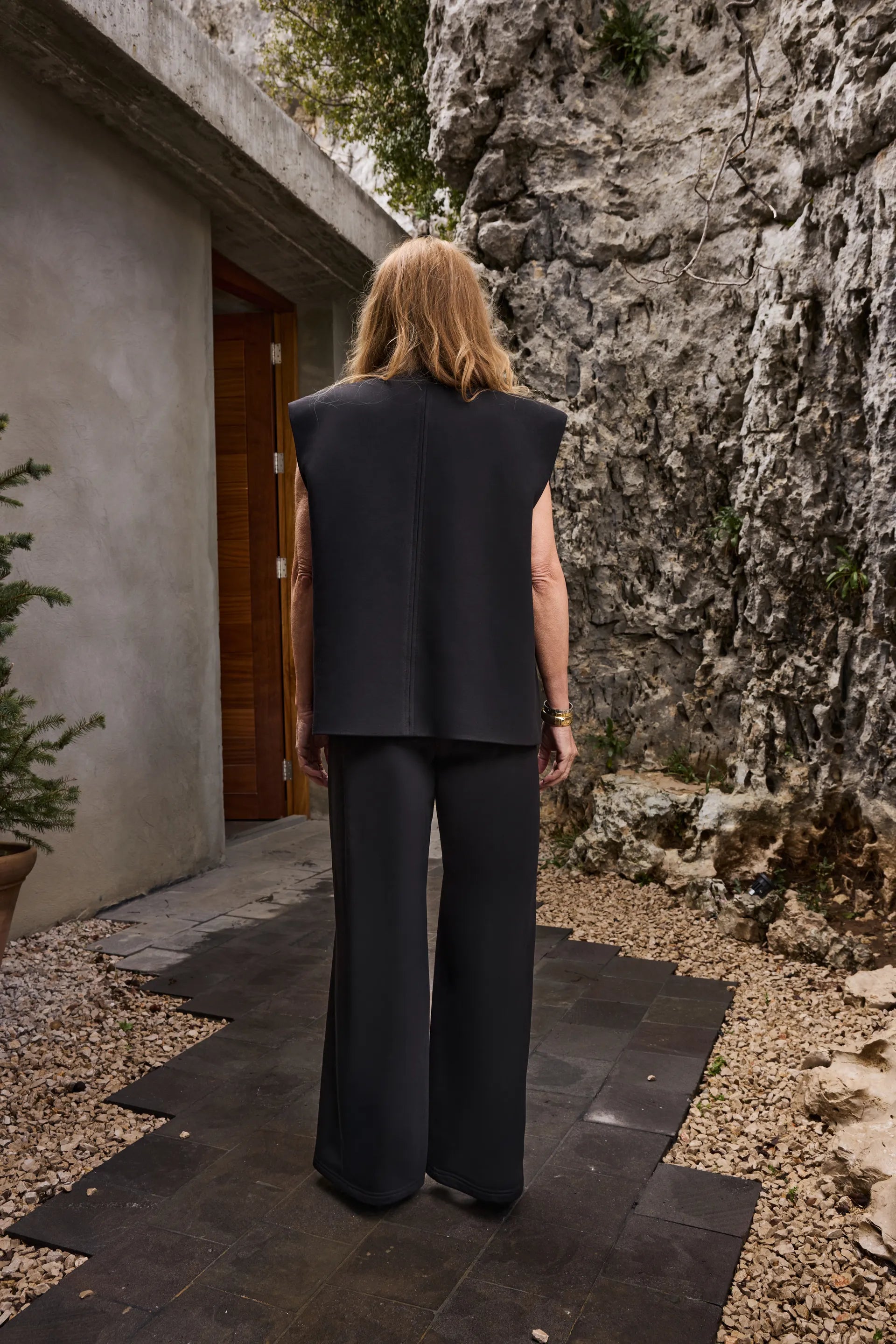 Naomi Gilet — Deep Black